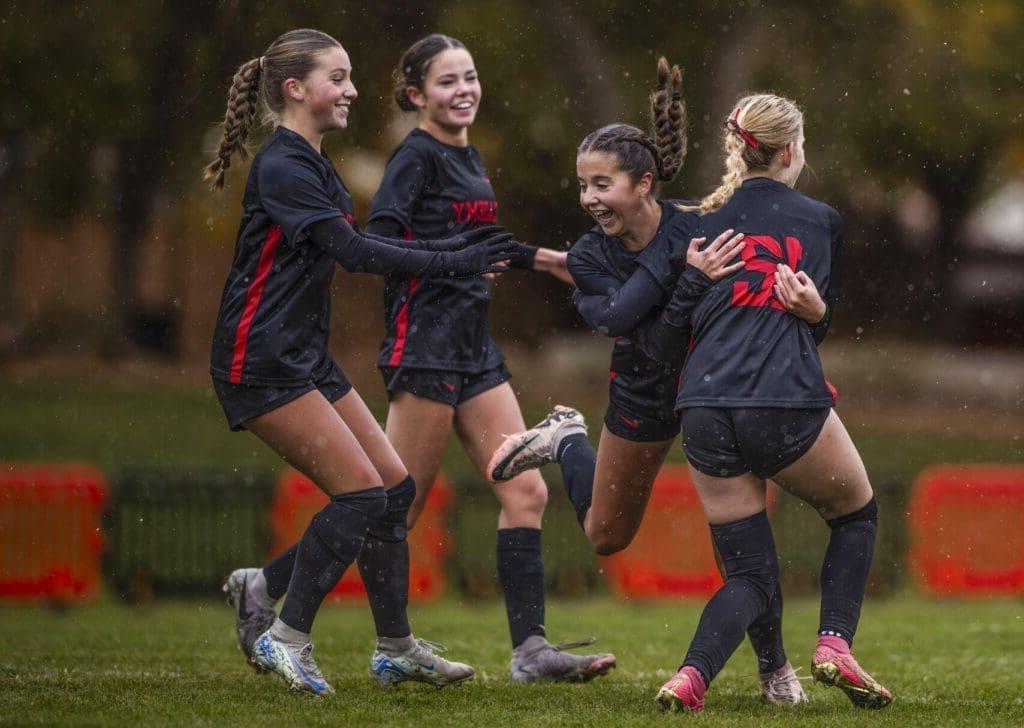 Albuquerque Academy girls advance to state soccer finals